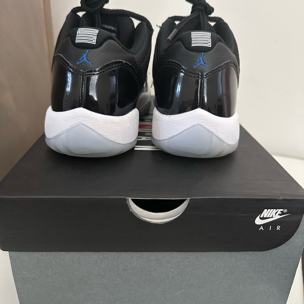 Kids Jordan 11 low - Picture 5 of 6